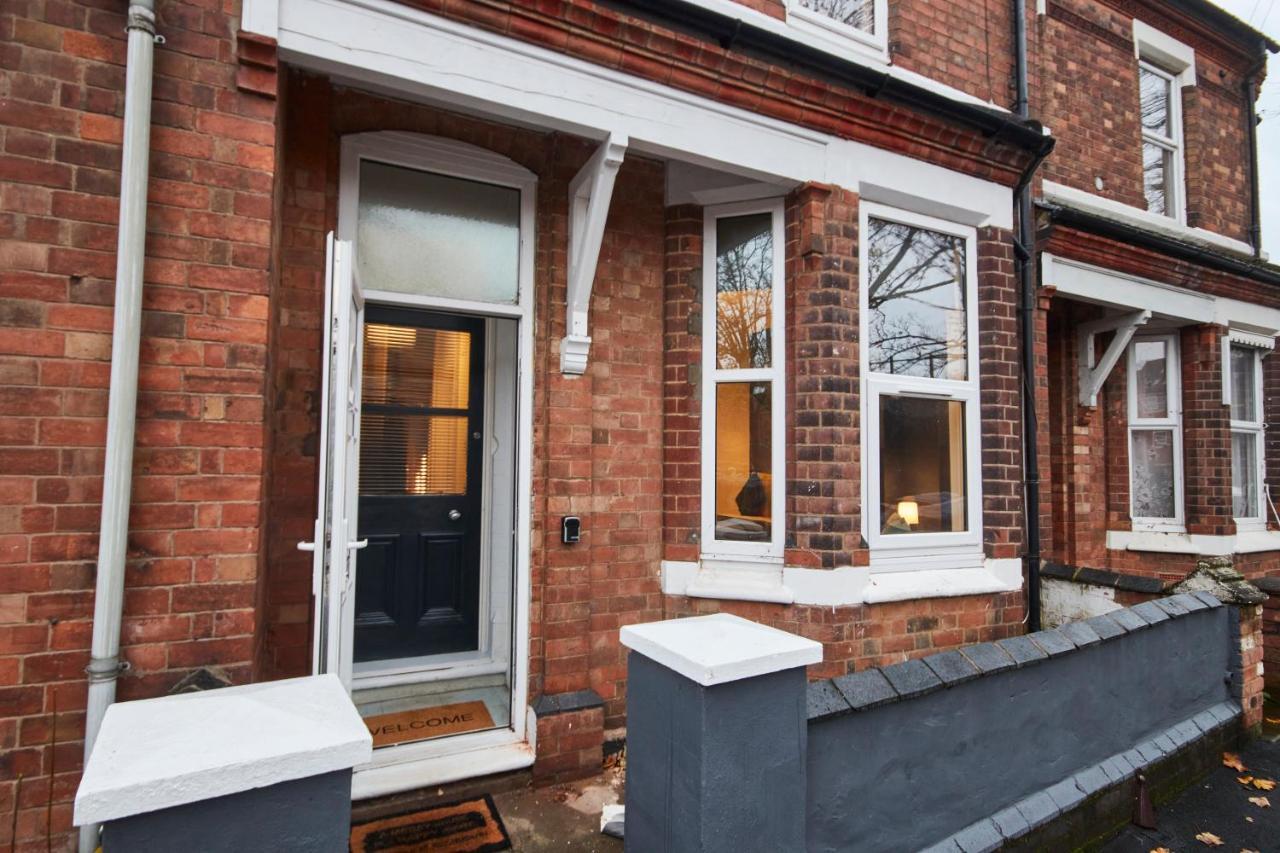 5 Bed House In Leamington Spa Perfect For Contractors With 7 Beds By Purestay - 14 Night Min! Exterior photo
